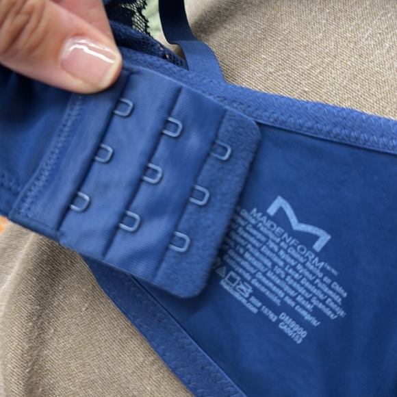 NWT • Maidenform • Underwire • Love The Lift Smoothing Lace Demi Push-up • 40D - Picture 6 of 7